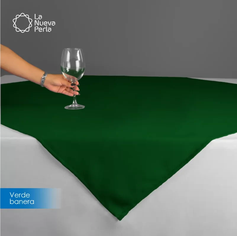 Cubre mantel Tergal Liverpool 145x145 cm Rosa Verde Bandera