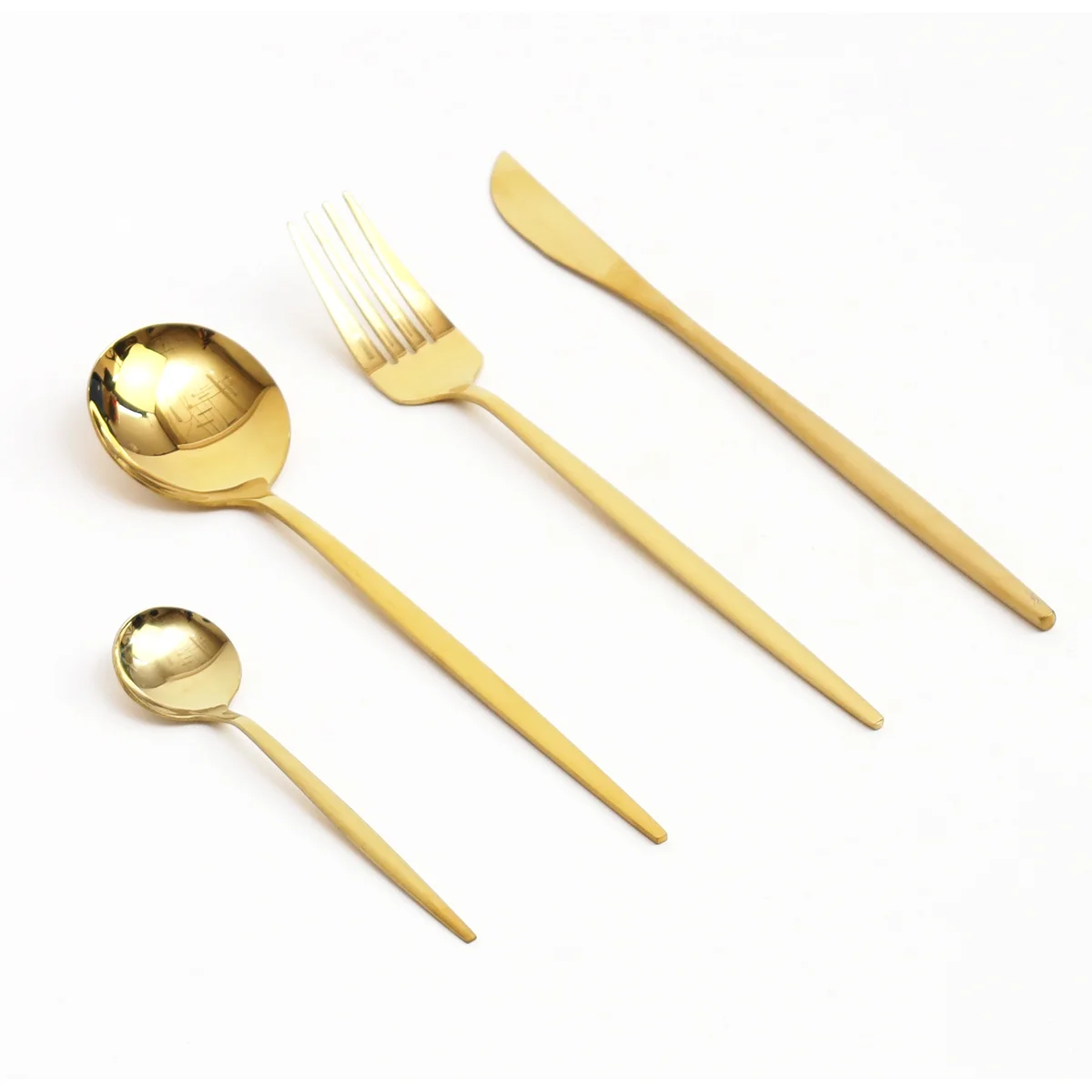 Set de Cubiertos 4 pzs Oro: imagen 1